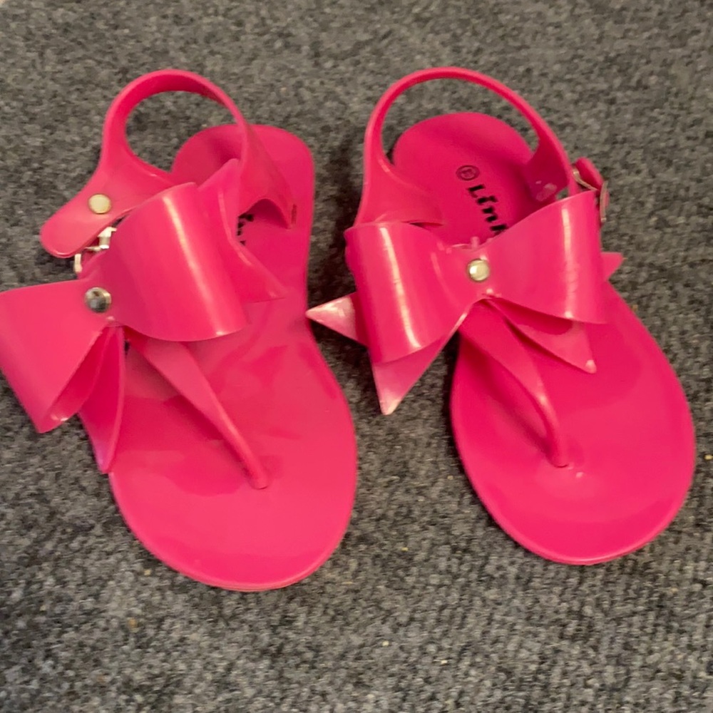 Link girls pink sandals